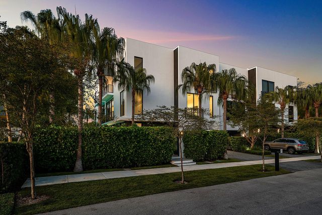 927 Witherspoon Lane, Delray Beach, FL 33483