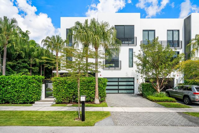 927 Witherspoon Lane, Delray Beach, FL 33483