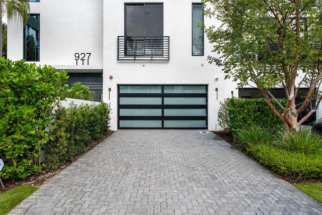 927 Witherspoon Lane, Delray Beach, FL 33483