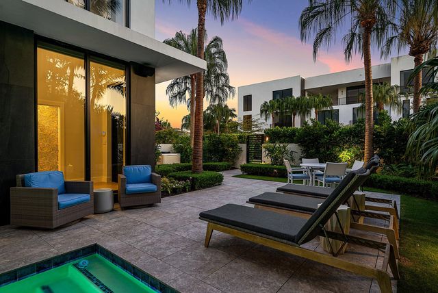 927 Witherspoon Lane, Delray Beach, FL 33483