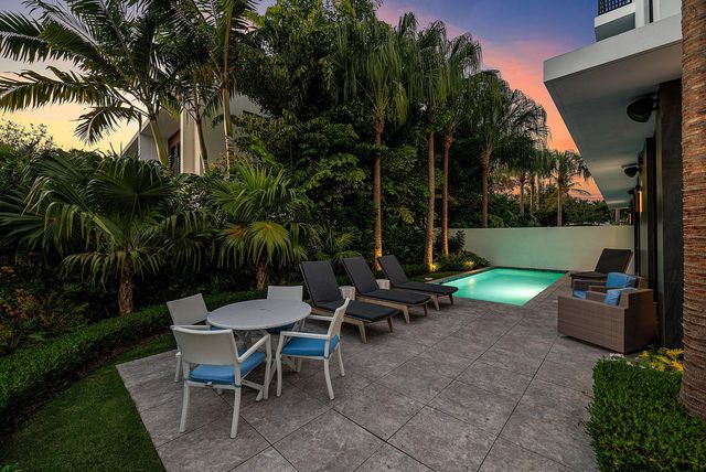 927 Witherspoon Lane, Delray Beach, FL 33483