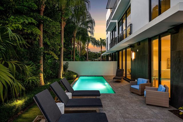 927 Witherspoon Lane, Delray Beach, FL 33483