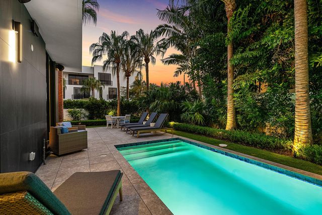 927 Witherspoon Lane, Delray Beach, FL 33483