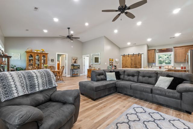 232 Clyde Vickers Rd, Estill Springs, TN 37330