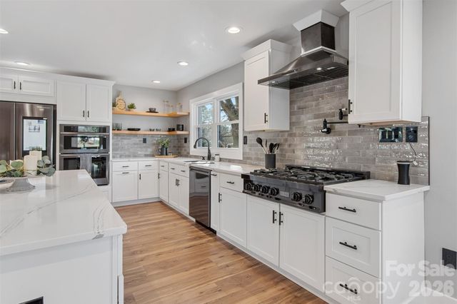 1206 9th Street NW, Hickory, NC 28601