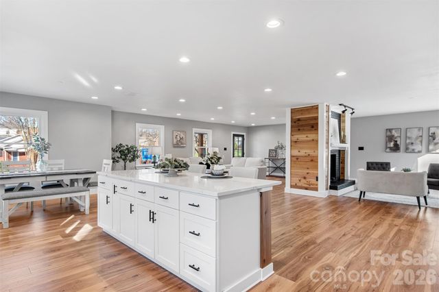 1206 9th Street NW, Hickory, NC 28601