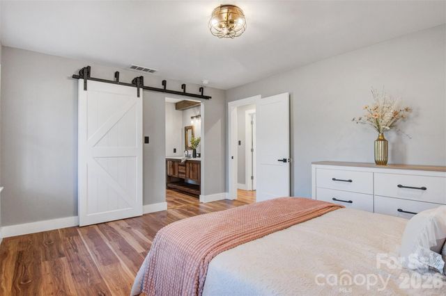 1206 9th Street NW, Hickory, NC 28601