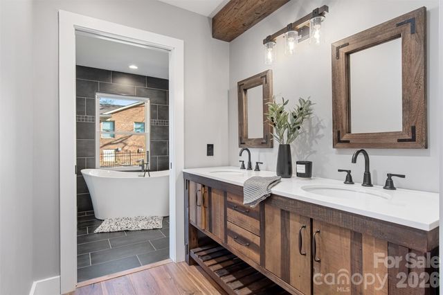 1206 9th Street NW, Hickory, NC 28601