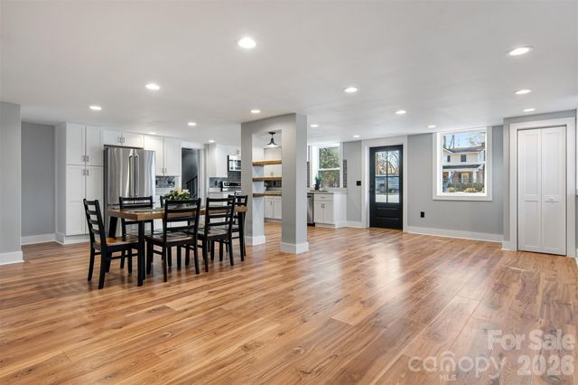 1206 9th Street NW, Hickory, NC 28601