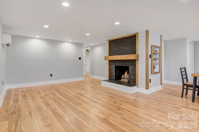 1206 9th Street NW, Hickory, NC 28601