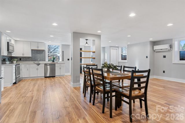 1206 9th Street NW, Hickory, NC 28601