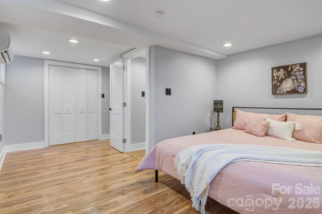 1206 9th Street NW, Hickory, NC 28601