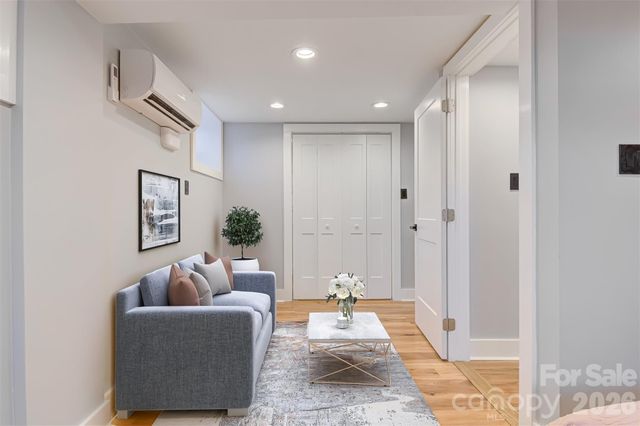 1206 9th Street NW, Hickory, NC 28601