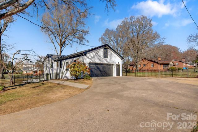 1206 9th Street NW, Hickory, NC 28601