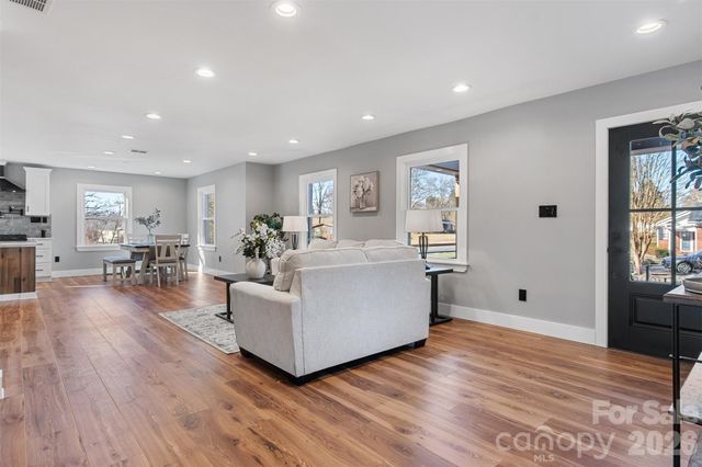 1206 9th Street NW, Hickory, NC 28601