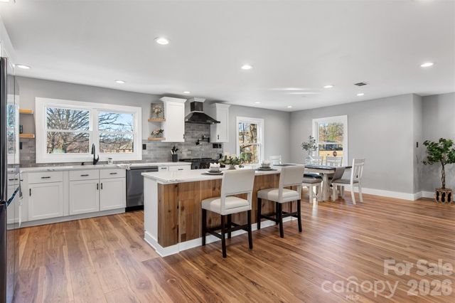 1206 9th Street NW, Hickory, NC 28601