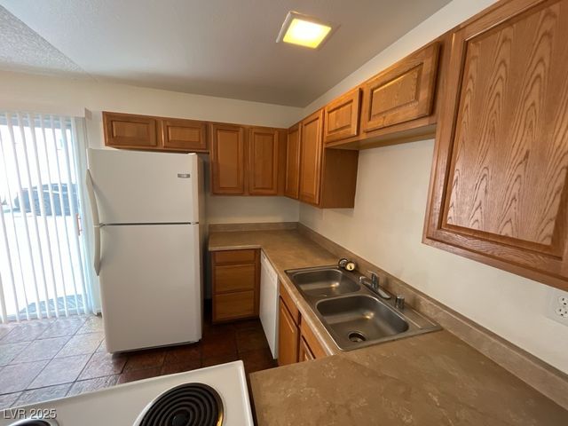 2206 East Desert Inn Road, Las Vegas, NV 89169