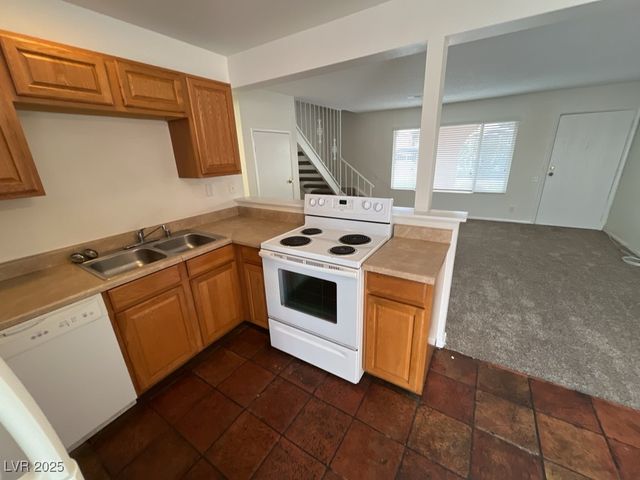 2206 East Desert Inn Road, Las Vegas, NV 89169