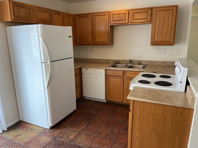 2206 East Desert Inn Road, Las Vegas, NV 89169