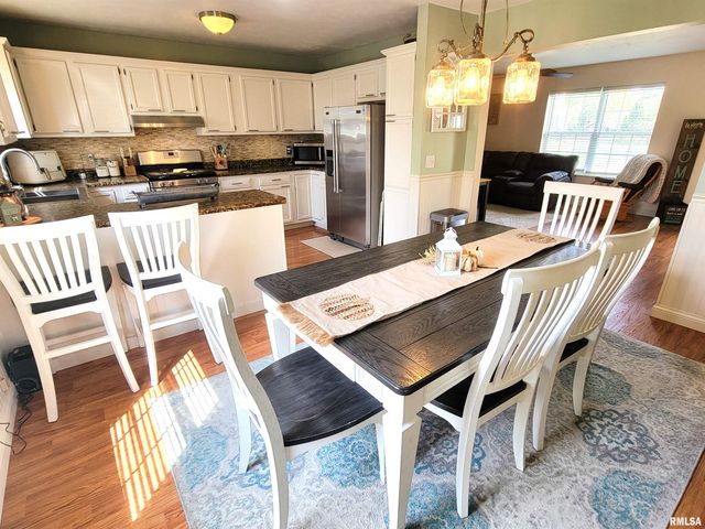 16 Stone Forge Pike, Flora, IL 62839