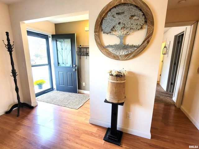 16 Stone Forge Pike, Flora, IL 62839