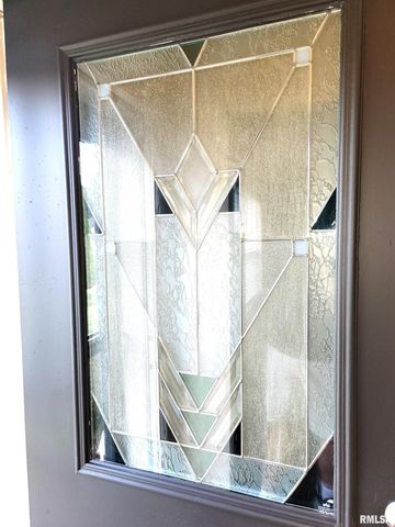 16 Stone Forge Pike, Flora, IL 62839