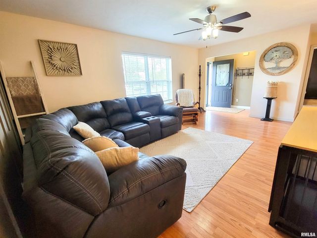 16 Stone Forge Pike, Flora, IL 62839