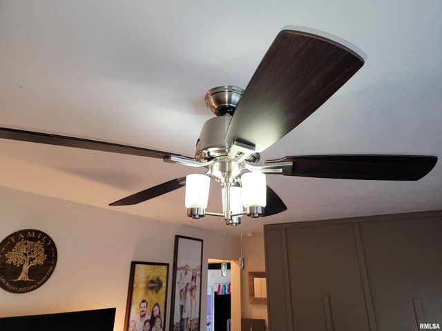 16 Stone Forge Pike, Flora, IL 62839