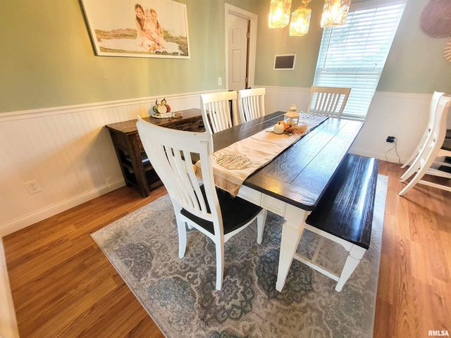 16 Stone Forge Pike, Flora, IL 62839