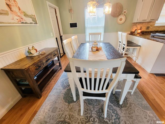 16 Stone Forge Pike, Flora, IL 62839