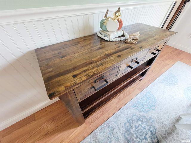 16 Stone Forge Pike, Flora, IL 62839