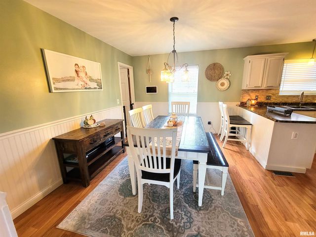 16 Stone Forge Pike, Flora, IL 62839