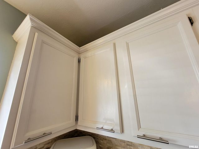 16 Stone Forge Pike, Flora, IL 62839