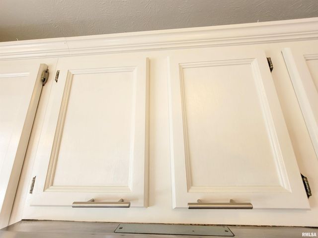 16 Stone Forge Pike, Flora, IL 62839