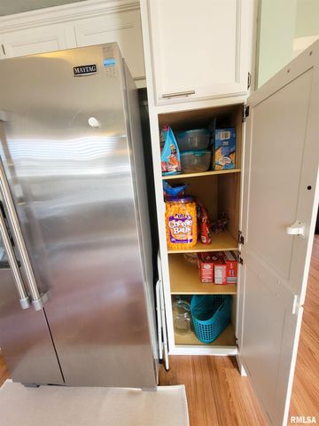 16 Stone Forge Pike, Flora, IL 62839