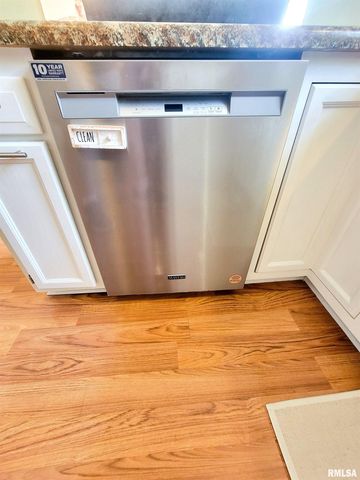 16 Stone Forge Pike, Flora, IL 62839