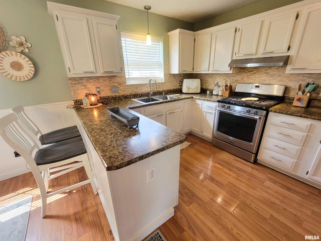 16 Stone Forge Pike, Flora, IL 62839