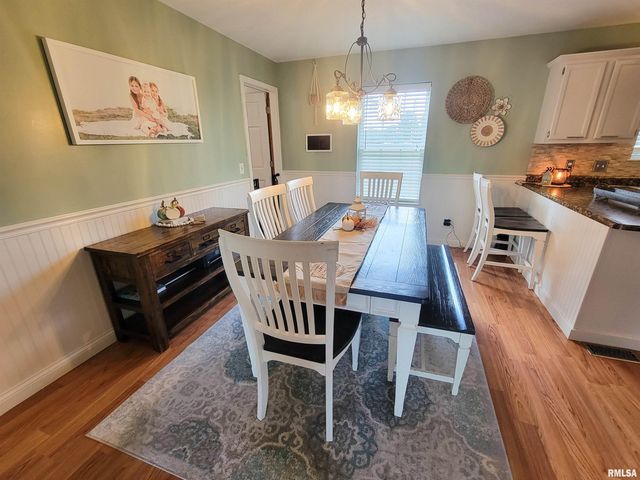 16 Stone Forge Pike, Flora, IL 62839