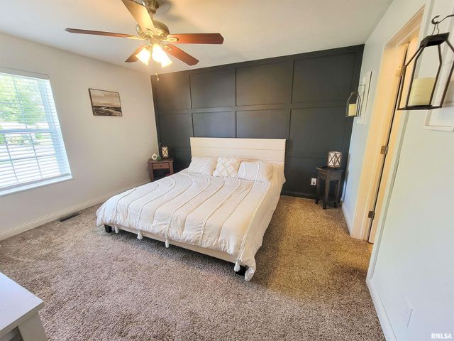 16 Stone Forge Pike, Flora, IL 62839