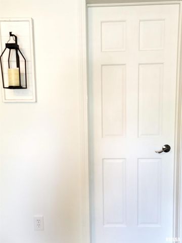 16 Stone Forge Pike, Flora, IL 62839