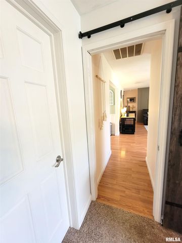 16 Stone Forge Pike, Flora, IL 62839