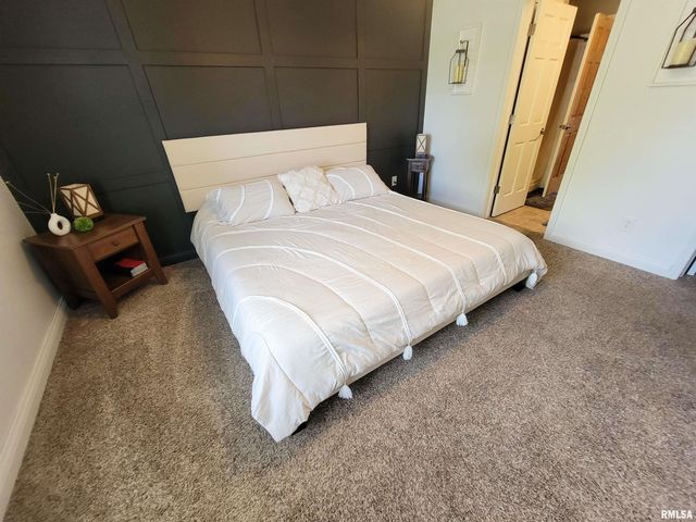 16 Stone Forge Pike, Flora, IL 62839