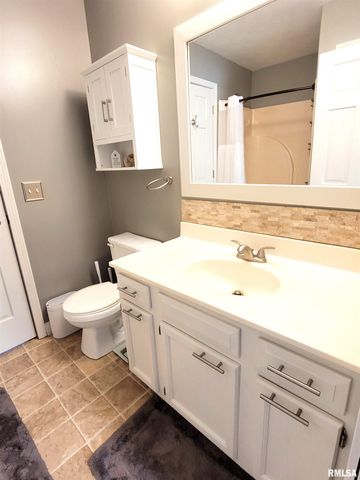 16 Stone Forge Pike, Flora, IL 62839