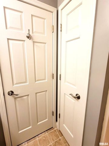 16 Stone Forge Pike, Flora, IL 62839