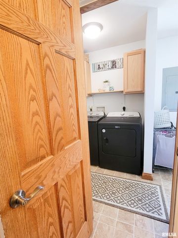 16 Stone Forge Pike, Flora, IL 62839