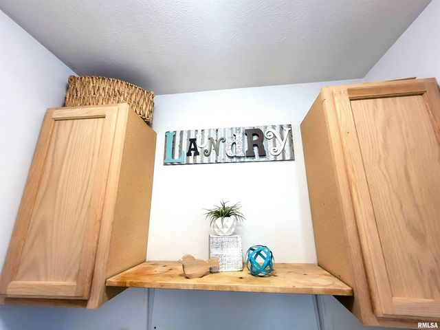 16 Stone Forge Pike, Flora, IL 62839