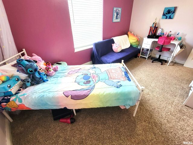 16 Stone Forge Pike, Flora, IL 62839