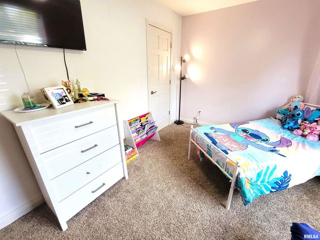 16 Stone Forge Pike, Flora, IL 62839