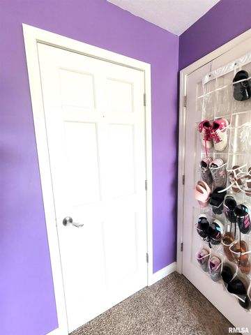 16 Stone Forge Pike, Flora, IL 62839