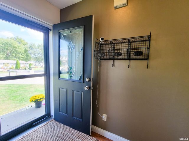 16 Stone Forge Pike, Flora, IL 62839